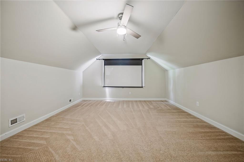 7743 Waters Edge Ln Property Photo 27