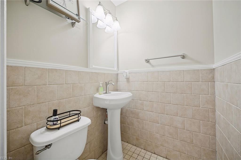 7743 Waters Edge Ln Property Photo 28