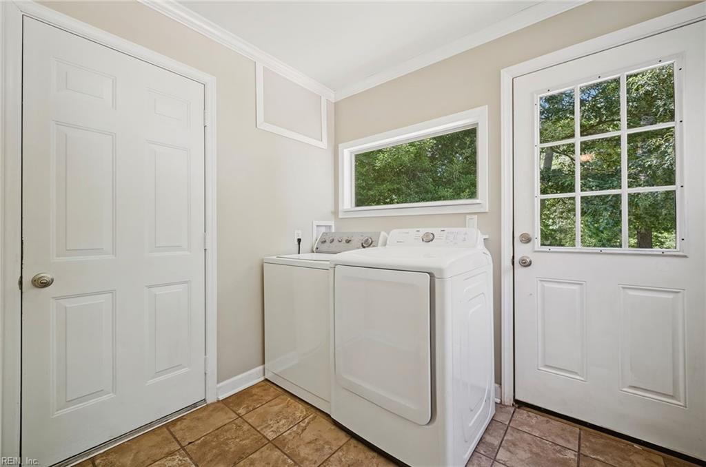 7743 Waters Edge Ln Property Photo 29