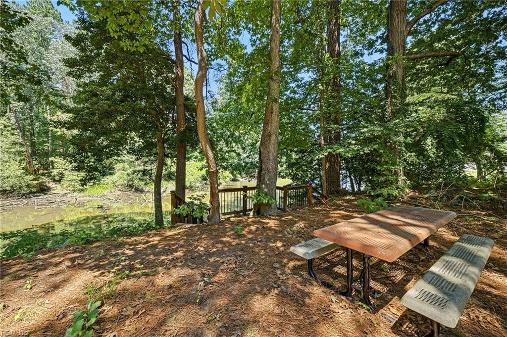 7743 Waters Edge Ln Property Photo 35