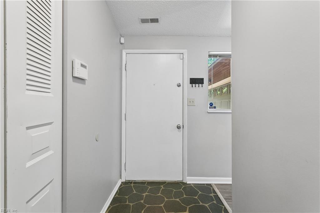 91 Stanley Dr Property Photo 5
