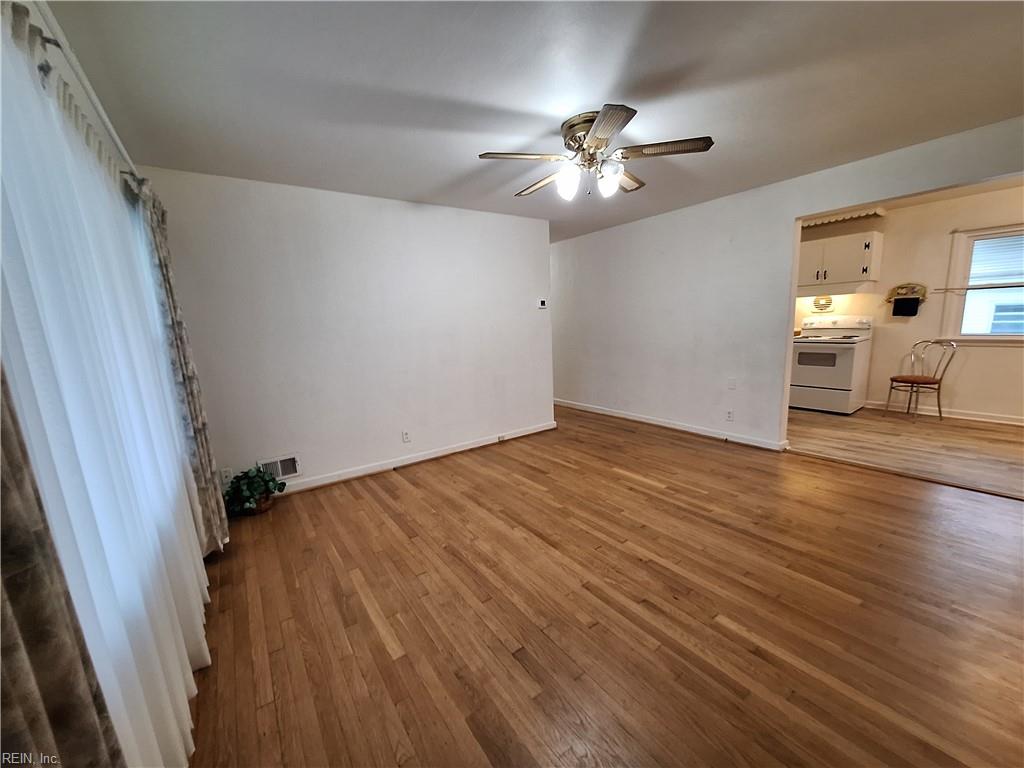 2900 Rodgers St Property Photo 5