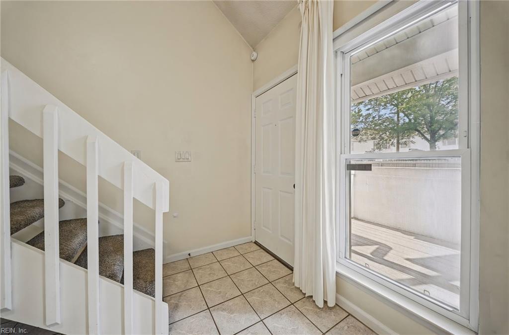 8576 Chesapeake Blvd Property Photo 7