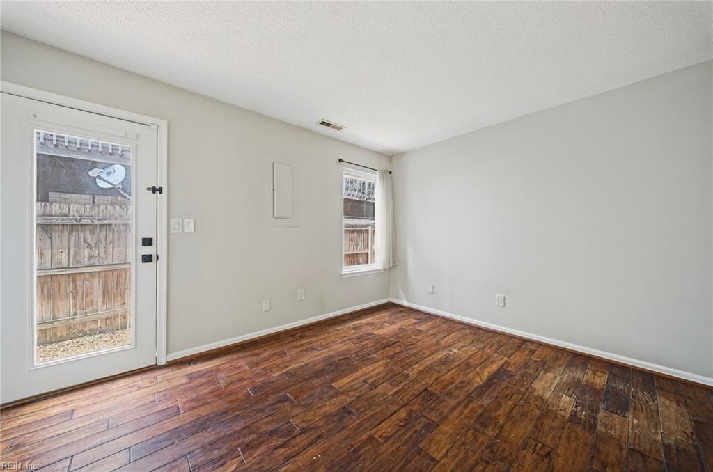 8576 Chesapeake Blvd Property Photo 16