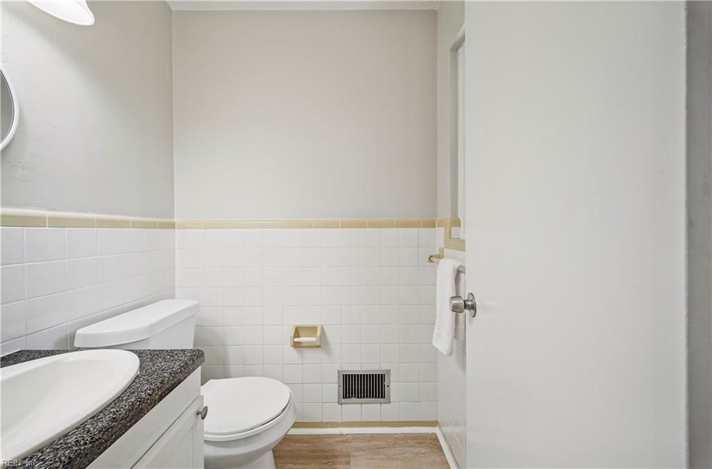 2168 Armada Dr E Property Photo 23