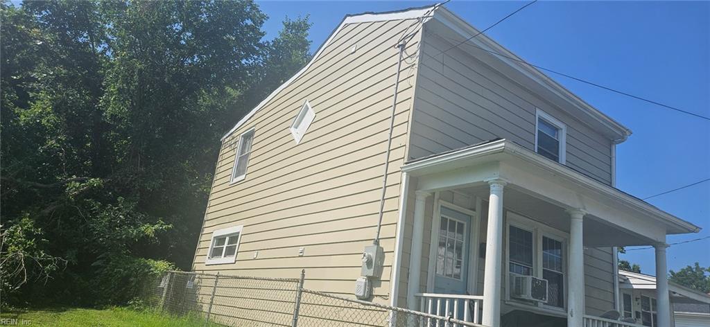 838 Wilcox St Property Photo 4