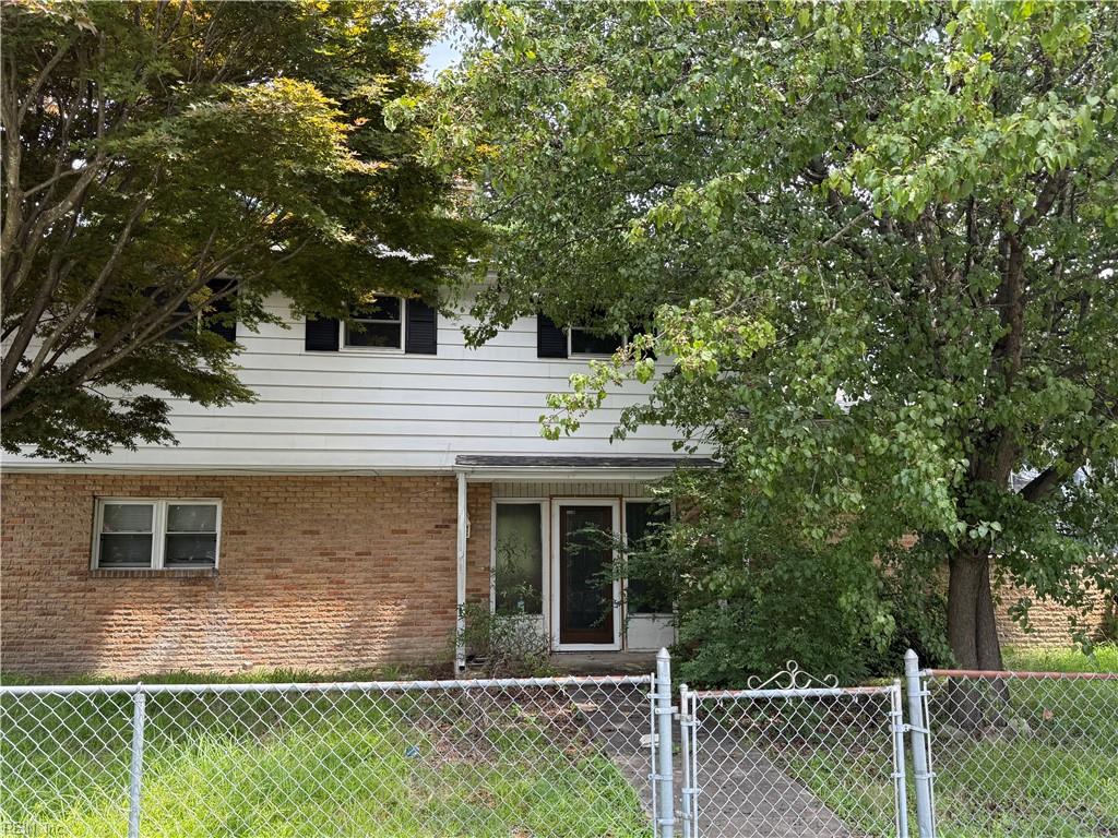 648 Hemlock Ave Property Photo 2