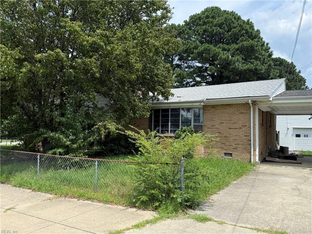 648 Hemlock Ave Property Photo 3