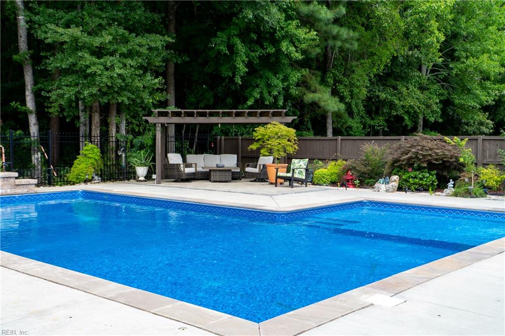 1841 Laurel Oak Ln Property Photo 1