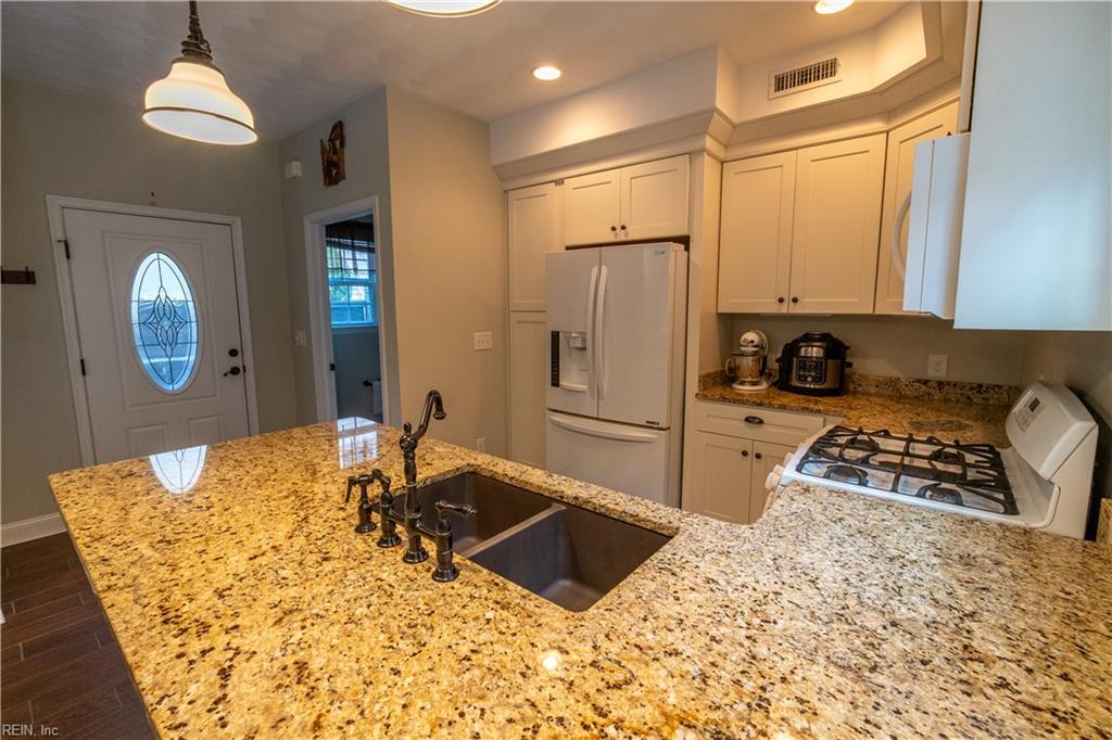 1841 Laurel Oak Ln Property Photo 32