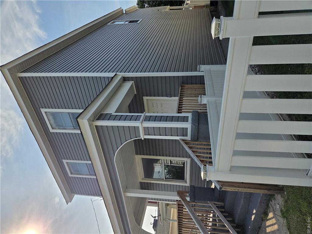629 27th St Property Photo 3