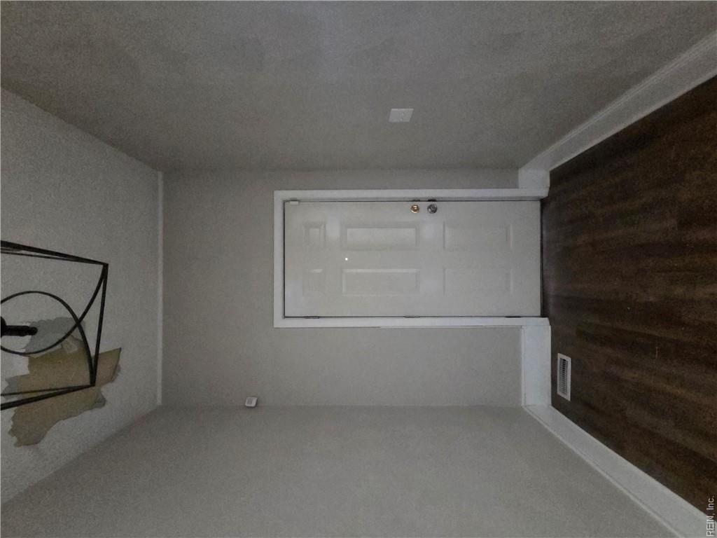 629 27th St Property Photo 5