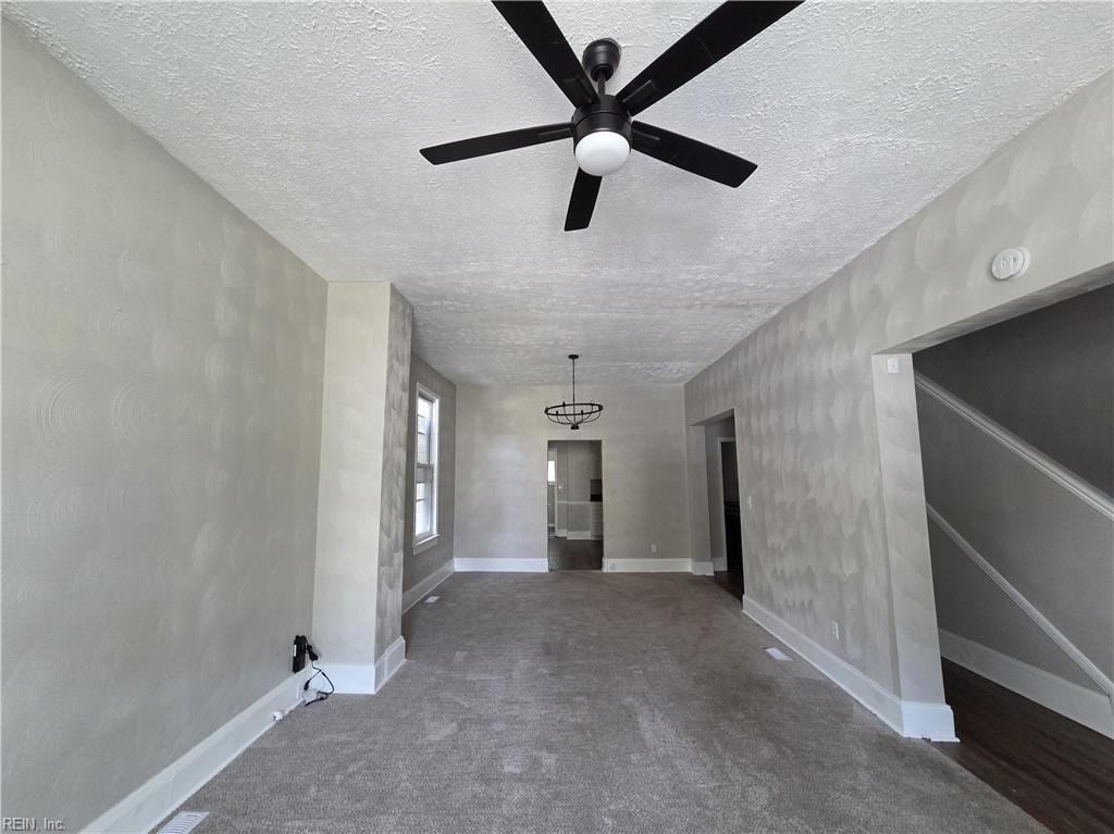 629 27th St Property Photo 10