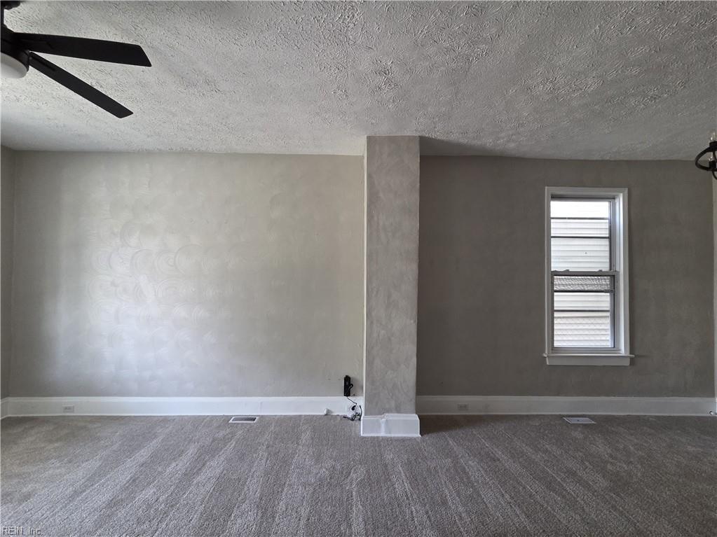 629 27th St Property Photo 11