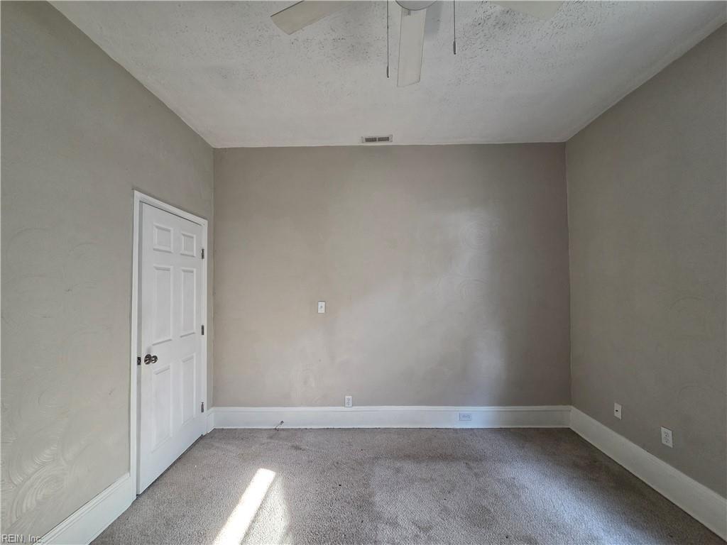 629 27th St Property Photo 23