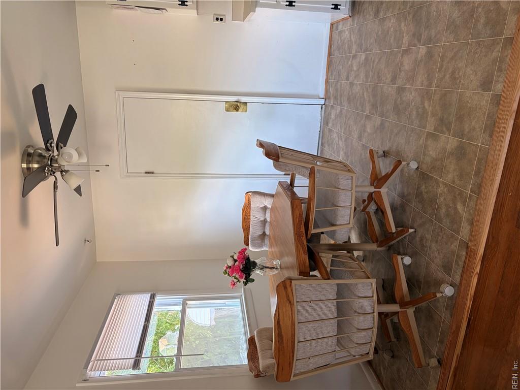 1114 75th St Property Photo 3