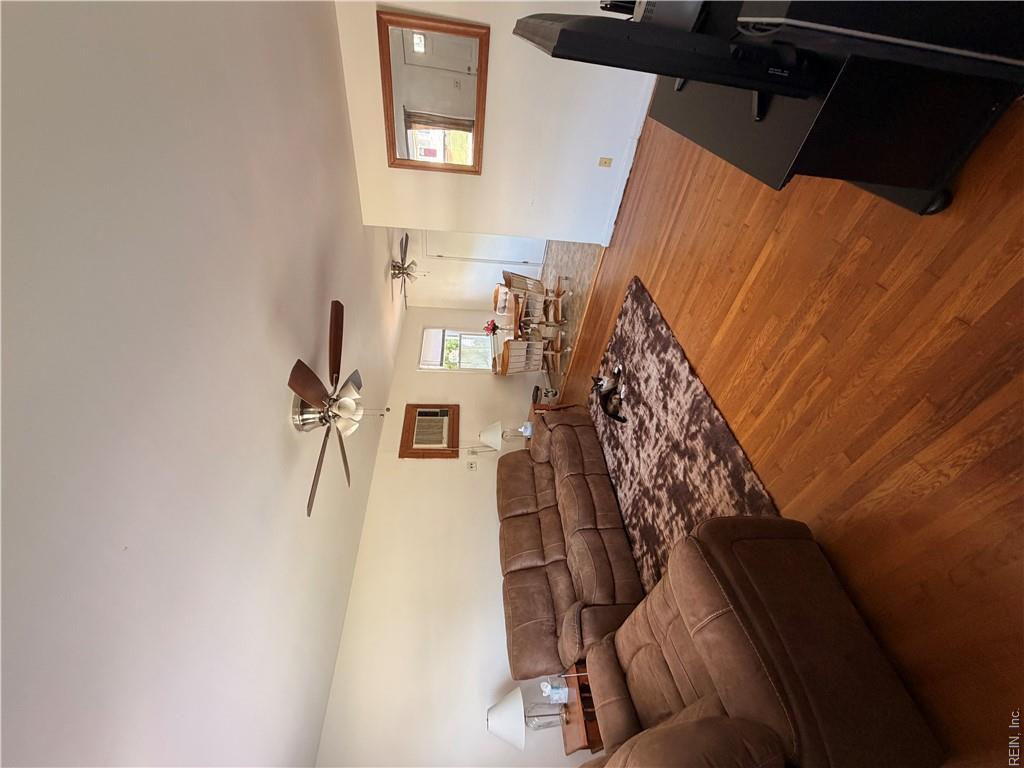 1114 75th St Property Photo 7