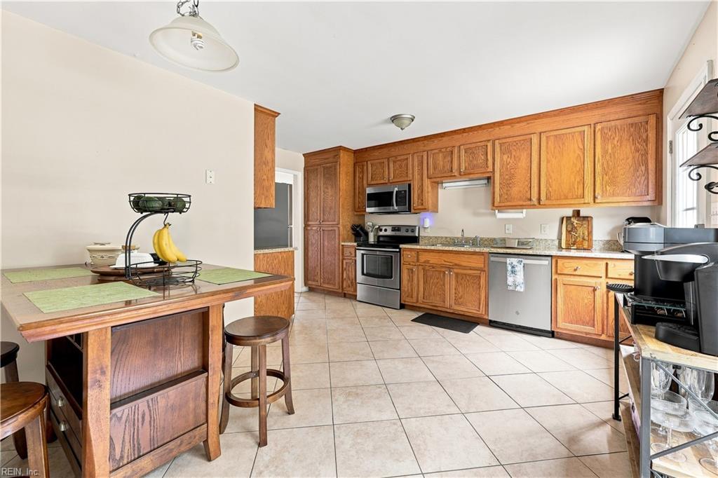 4011 Moss Point Dr Property Photo 3