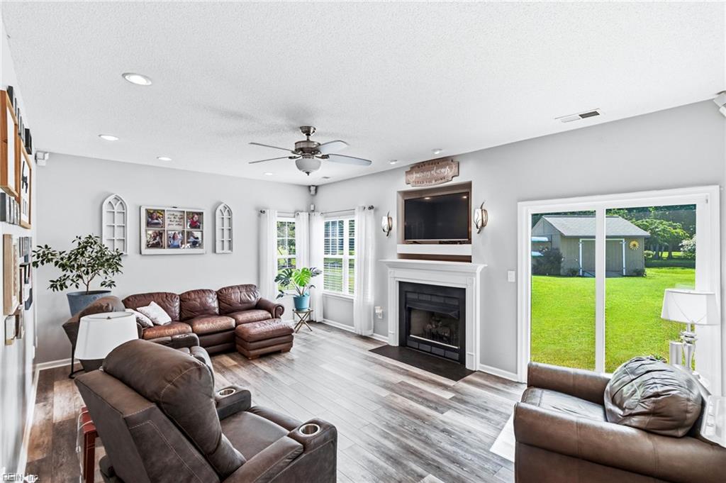 104 Waterway Ct Property Photo 11