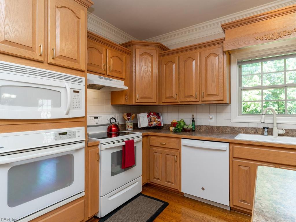 138 Greengable Way Property Photo 8