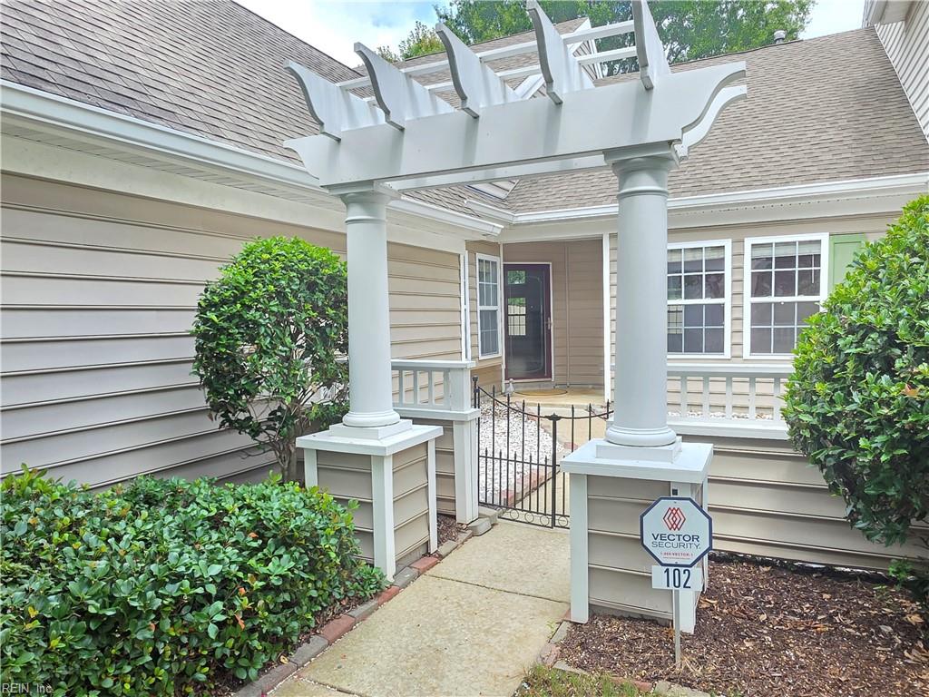 102 Lands End Ln Property Photo 2