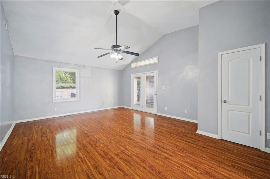 916 Hatton St Property Photo 3