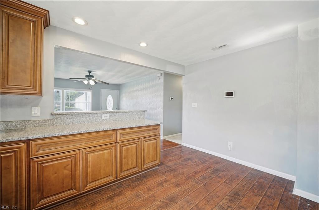 916 Hatton St Property Photo 7