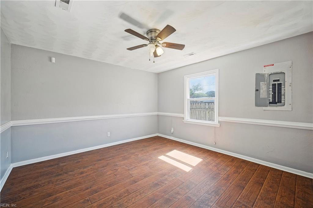 916 Hatton St Property Photo 8