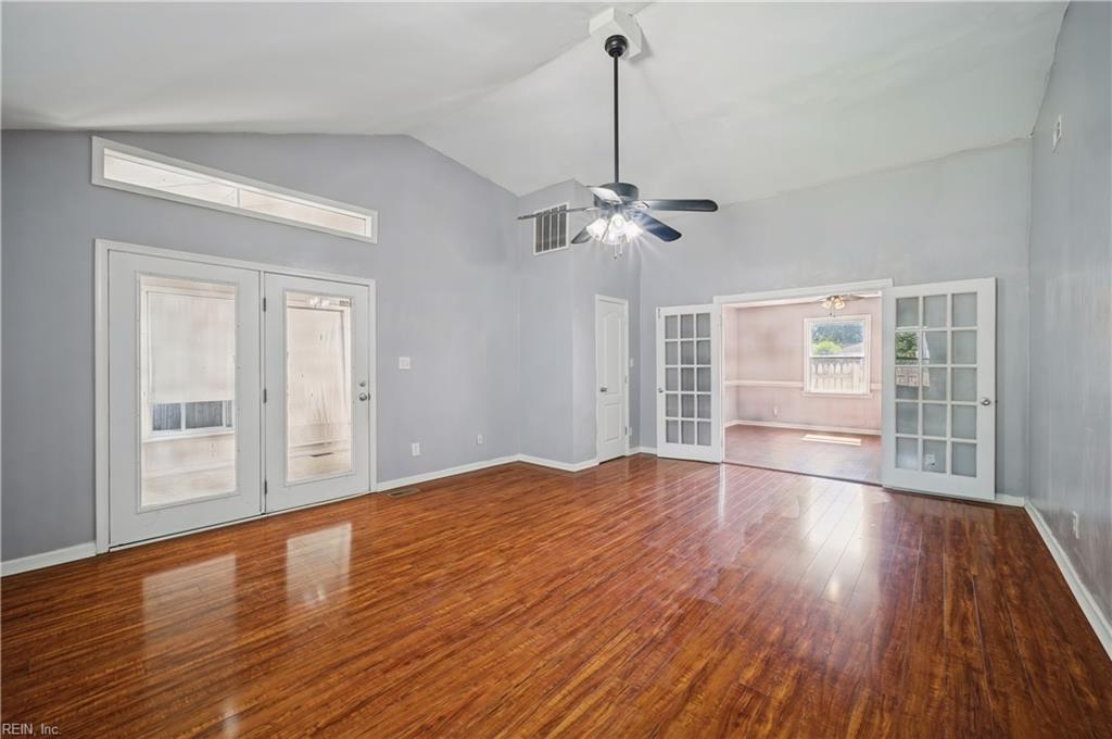 916 Hatton St Property Photo 11