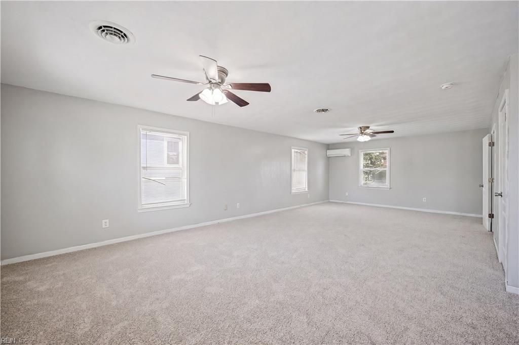 916 Hatton St Property Photo 15