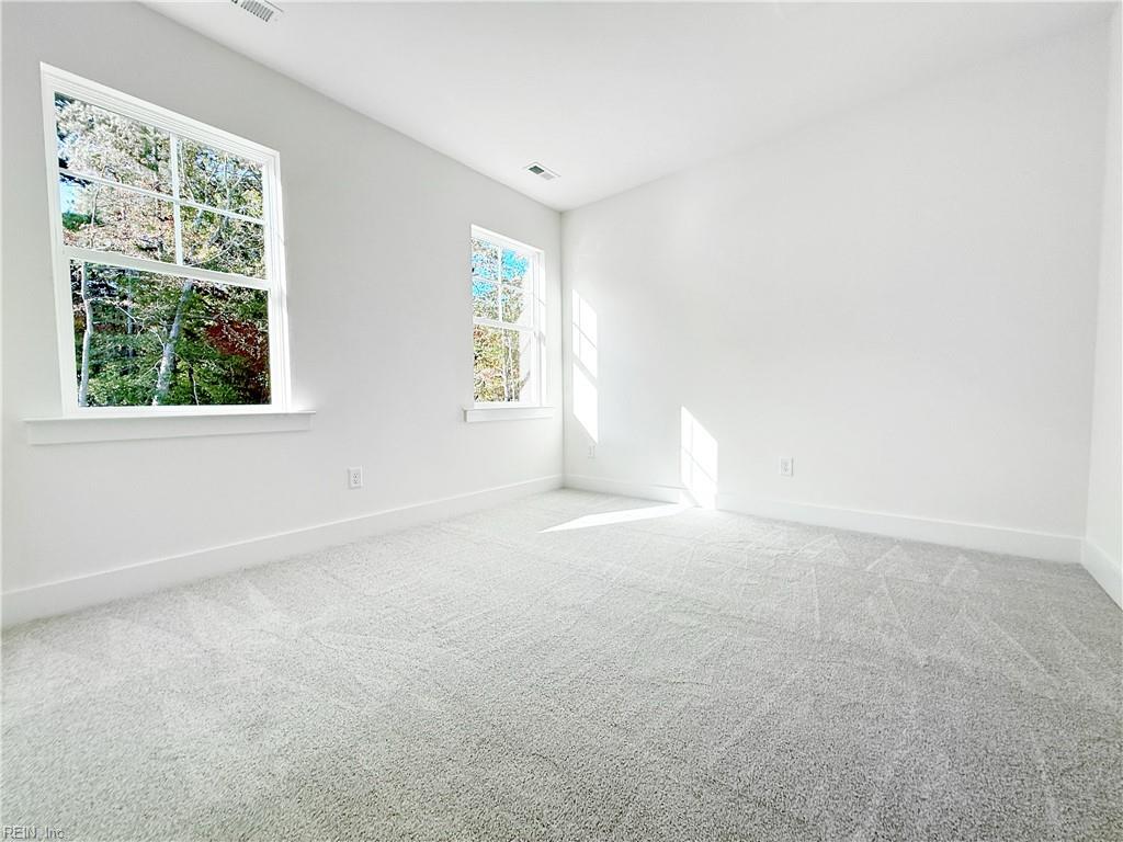 2102 Wentworth Xing Property Photo 15
