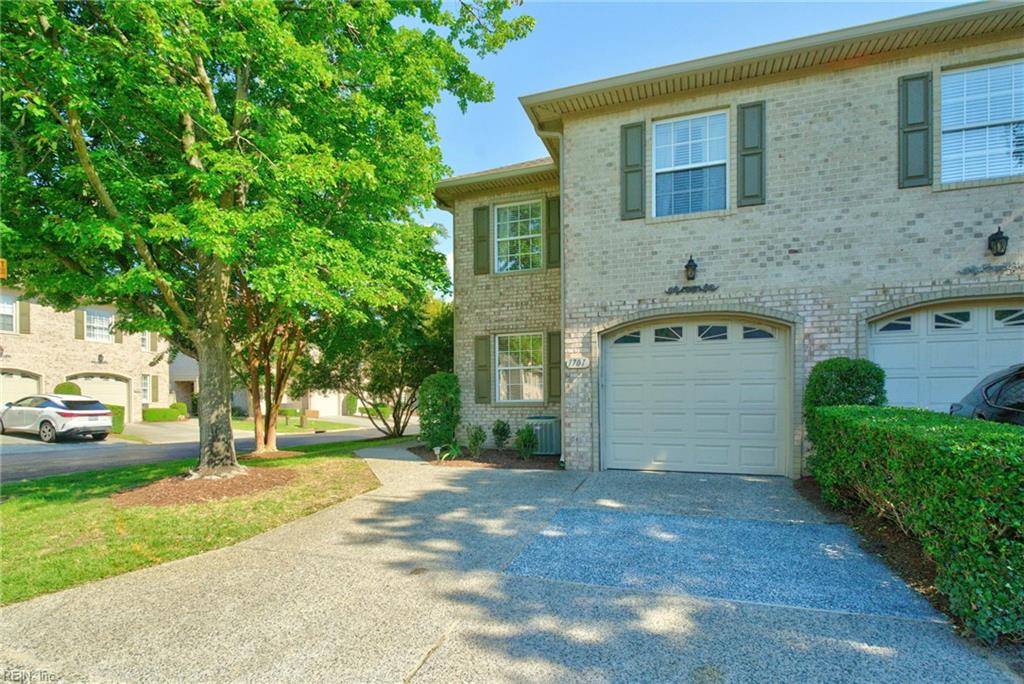 1701 Honorary Ct Property Photo 2