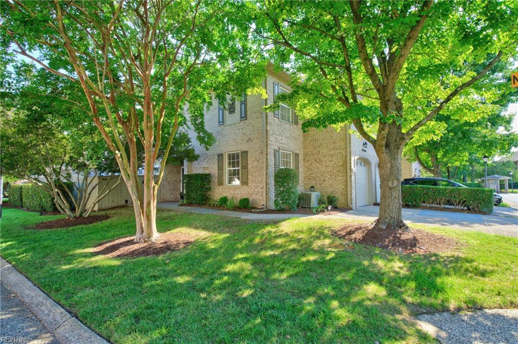 1701 Honorary Ct Property Photo 3