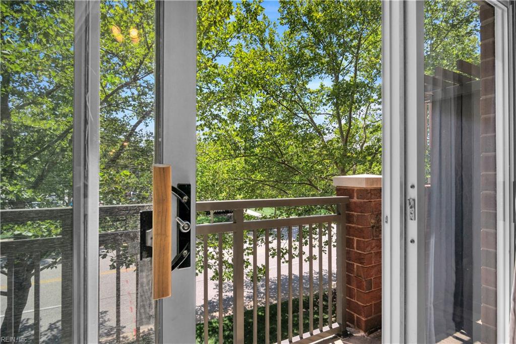 230 Nat Turner Blvd Property Photo 10