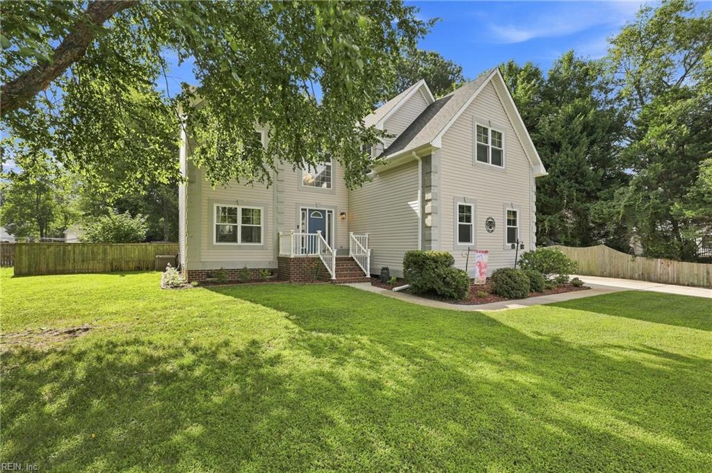 1805 Crestwynd Dr Property Photo 2