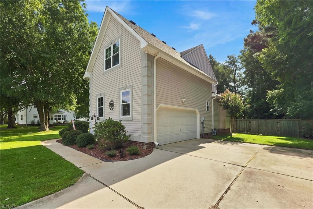 1805 Crestwynd Dr Property Photo 3