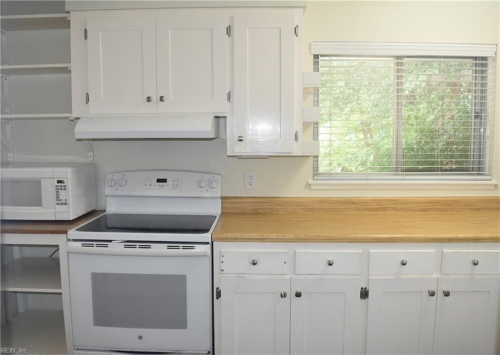725 Roslyn Rd Property Photo 7