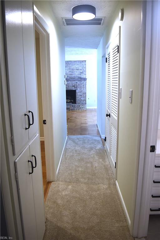 725 Roslyn Rd Property Photo 11
