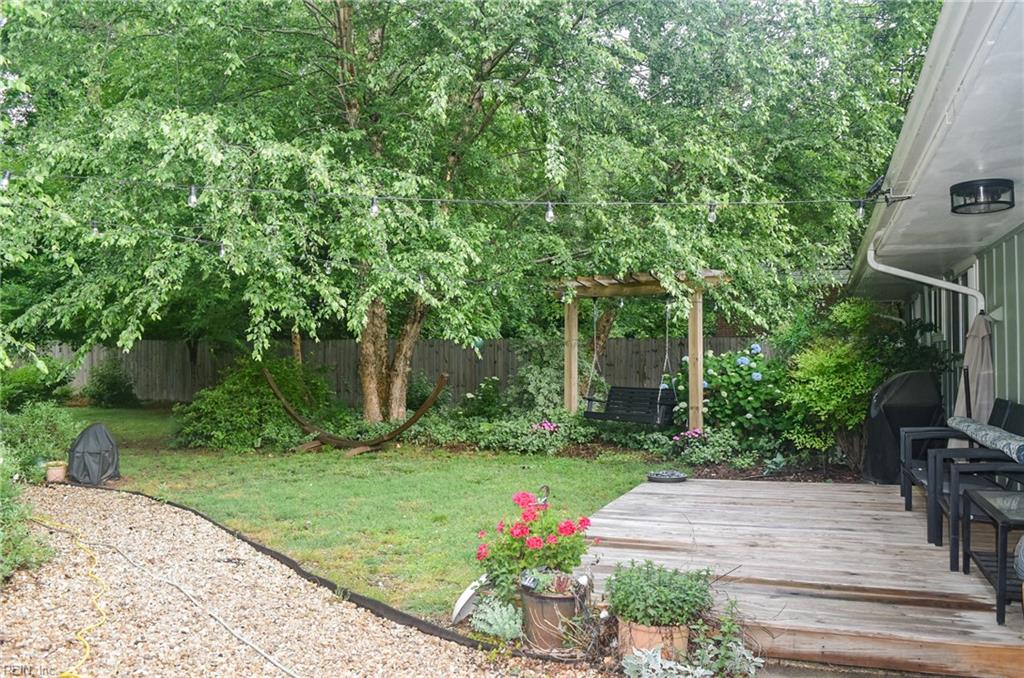 725 Roslyn Rd Property Photo 16