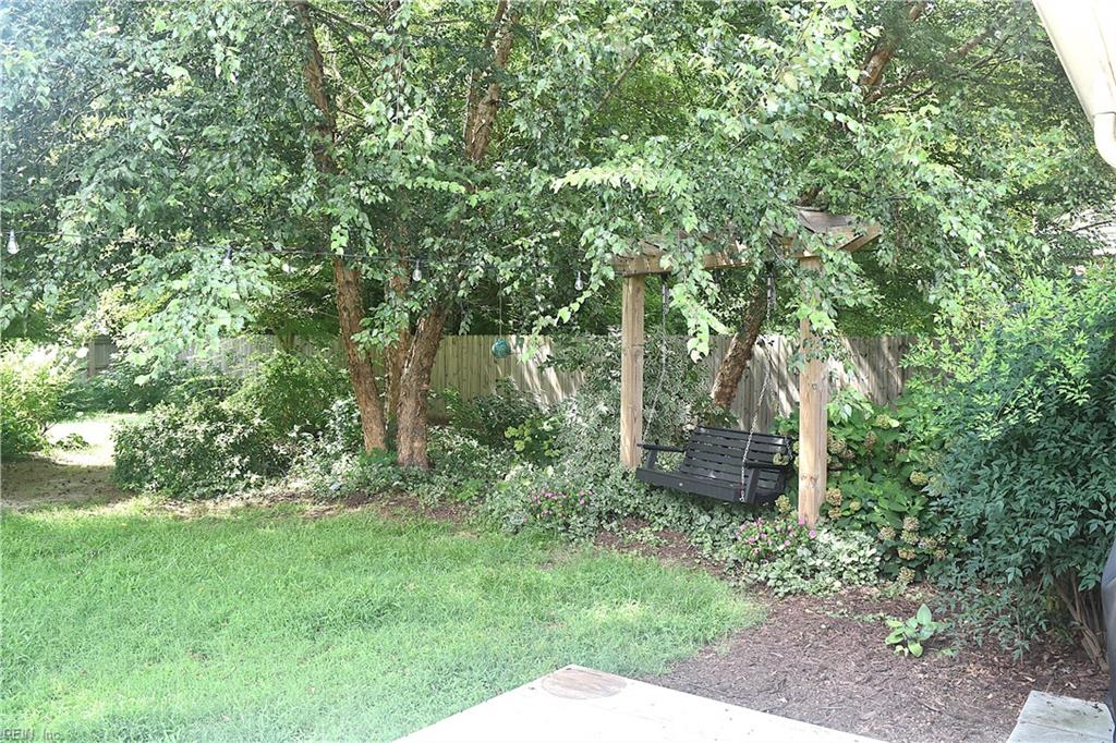 725 Roslyn Rd Property Photo 17