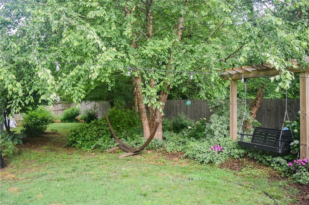 725 Roslyn Rd Property Photo 19