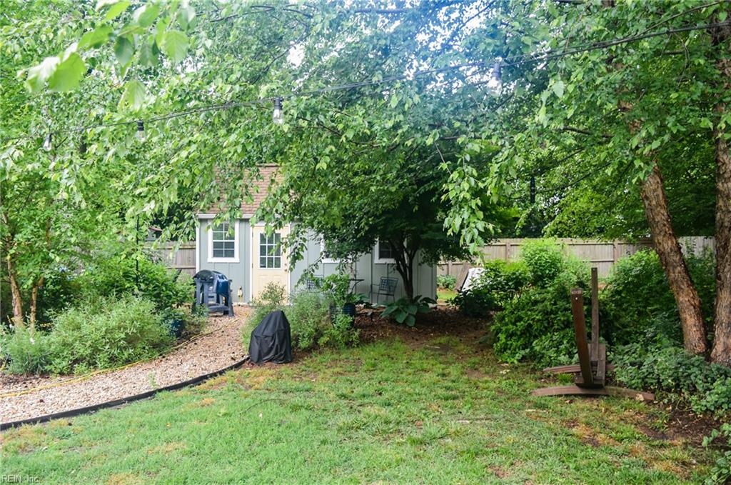 725 Roslyn Rd Property Photo 20