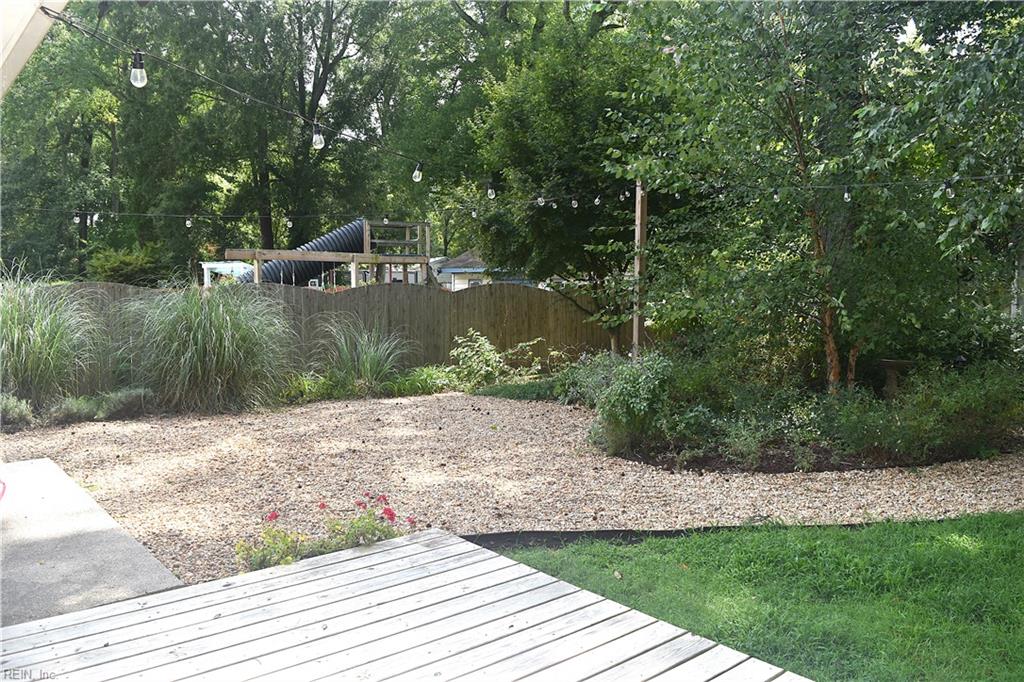 725 Roslyn Rd Property Photo 22