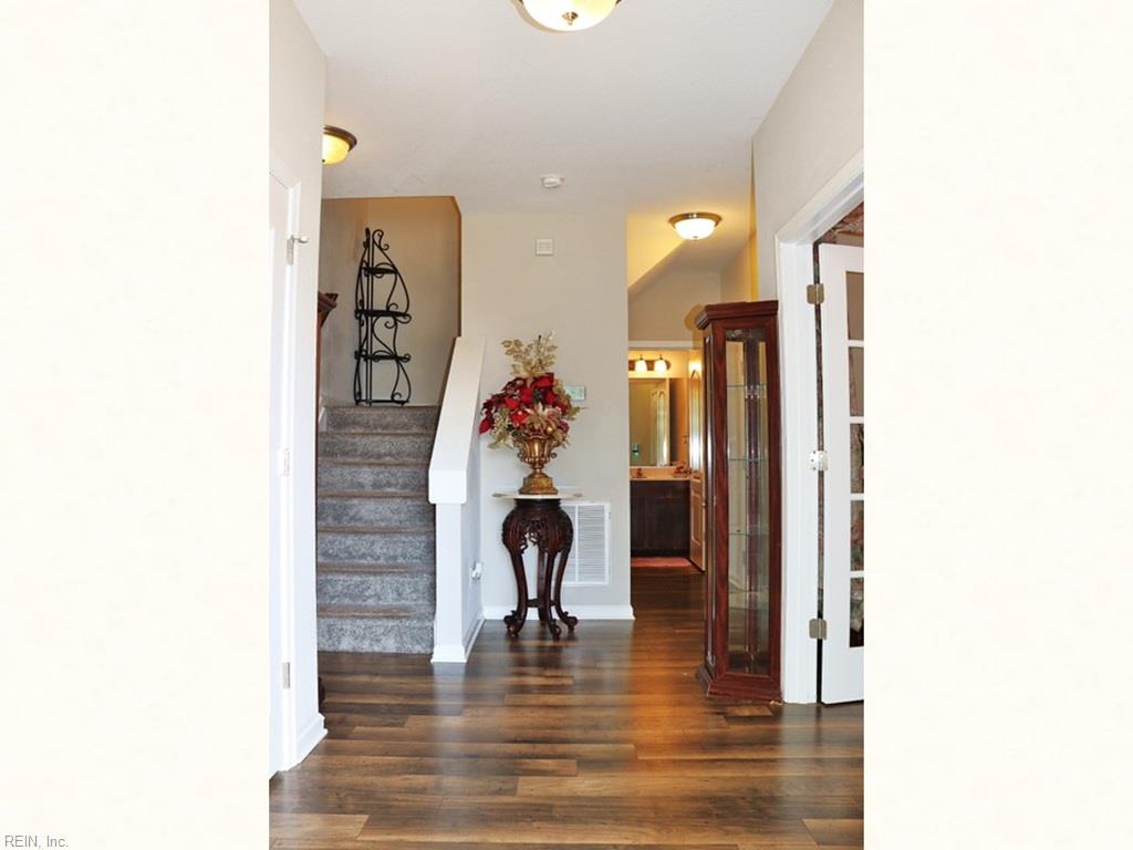 515 Waterside Dr Property Photo 7