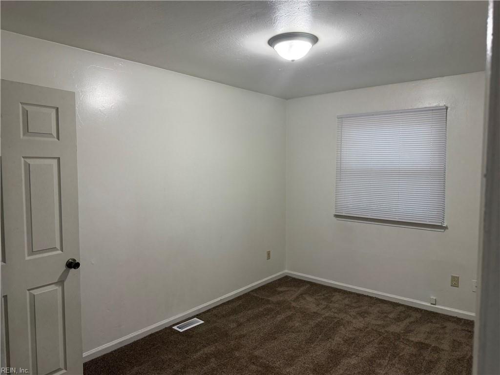 530 W 27th St Property Photo 10