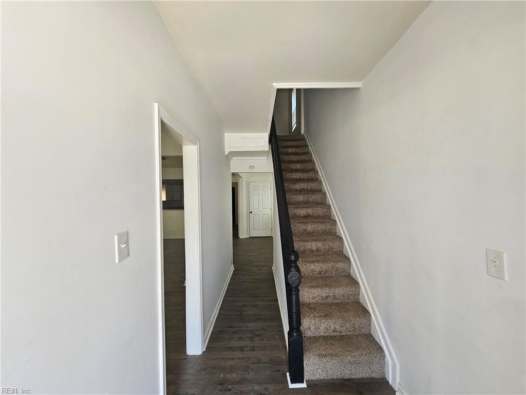 1221 29th St Property Photo 2