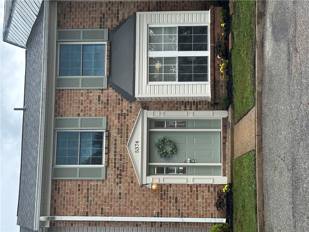 5374 Leicester CT Property Photo 1