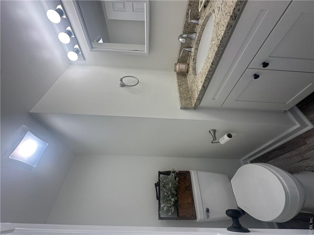 5374 Leicester Ct Property Photo 5