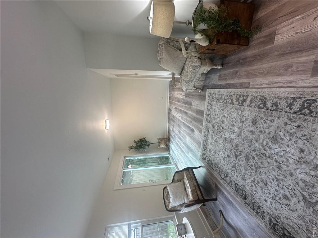 5374 Leicester Ct Property Photo 6