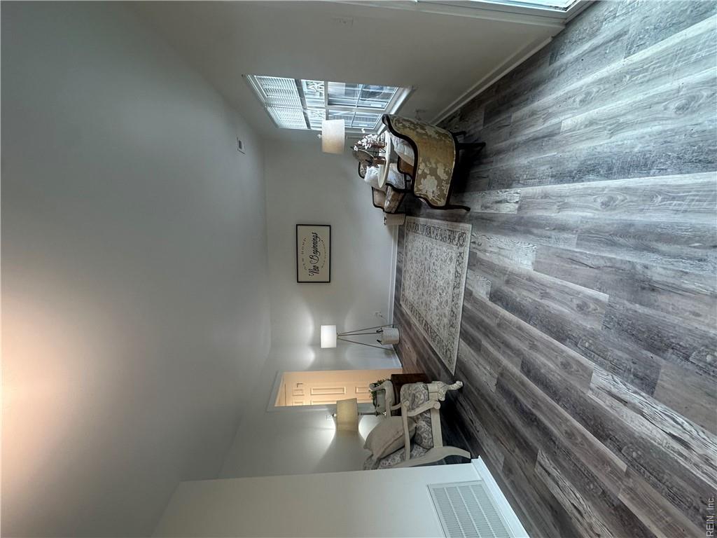 5374 Leicester Ct Property Photo 8